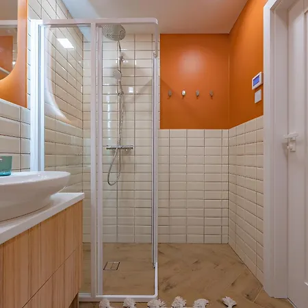 Cozy With Huge Terrace