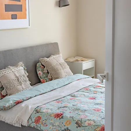 Cozy With Huge Terrace *