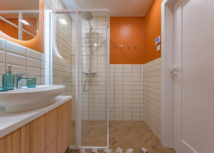 Cozy With Huge Terrace