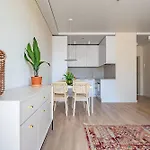 아파트 Cozy With Huge Terrace