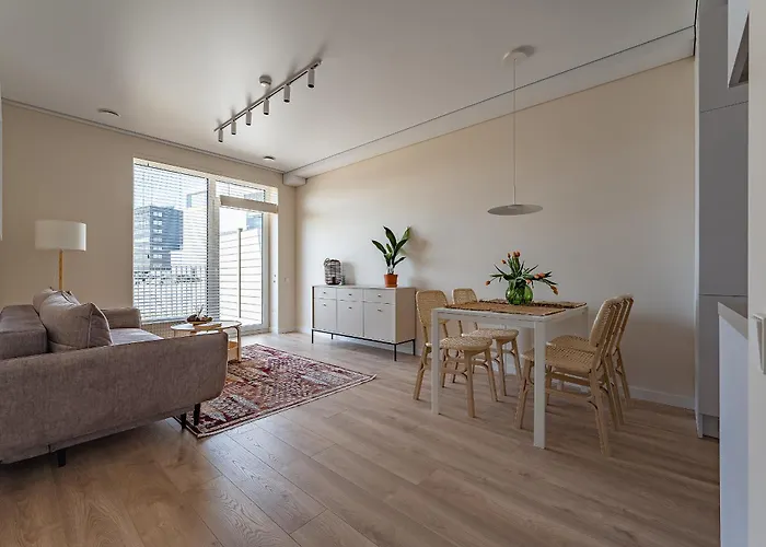 Cozy With Huge Terrace فيلنيوس